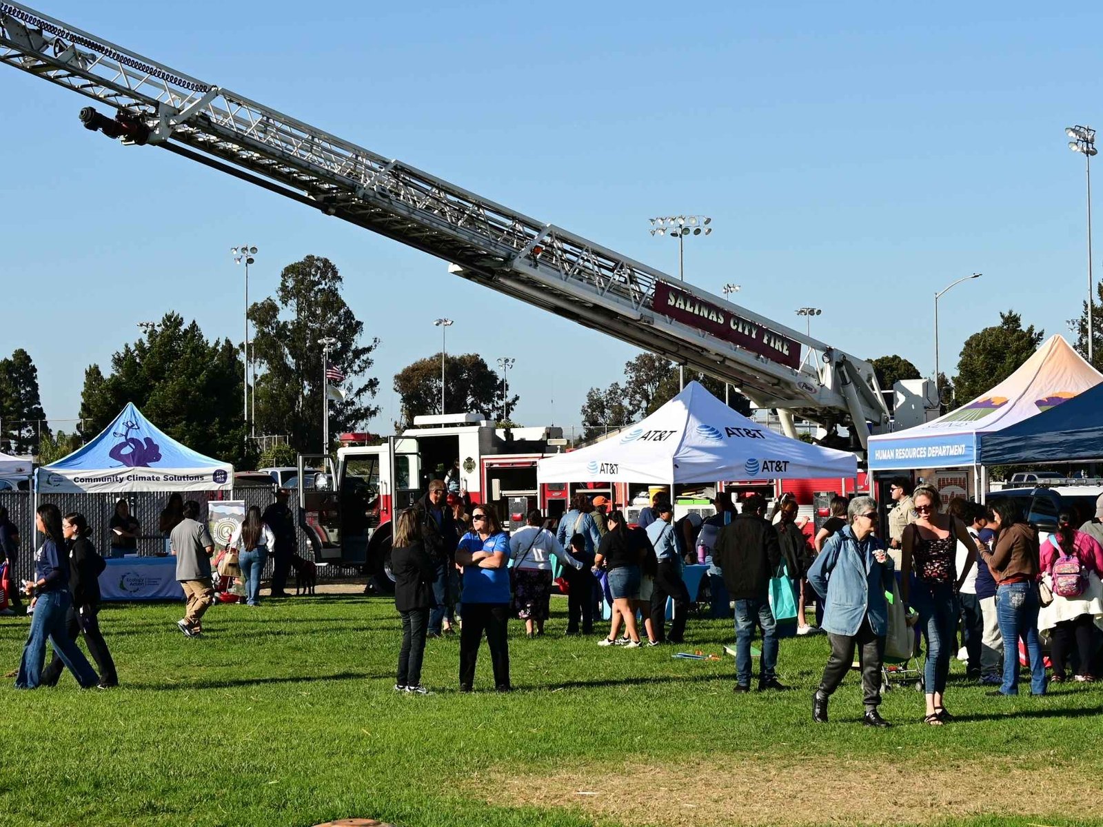 SPD NNO Fire Ladder and Crowd